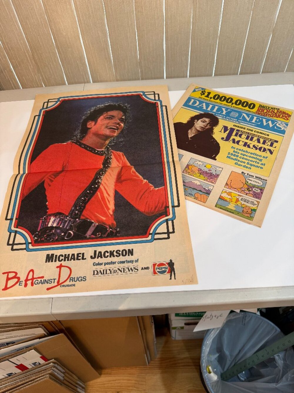 1980's Michael Jackson Daily News RARE Poster with COMPLETE 16 pg Comic Section